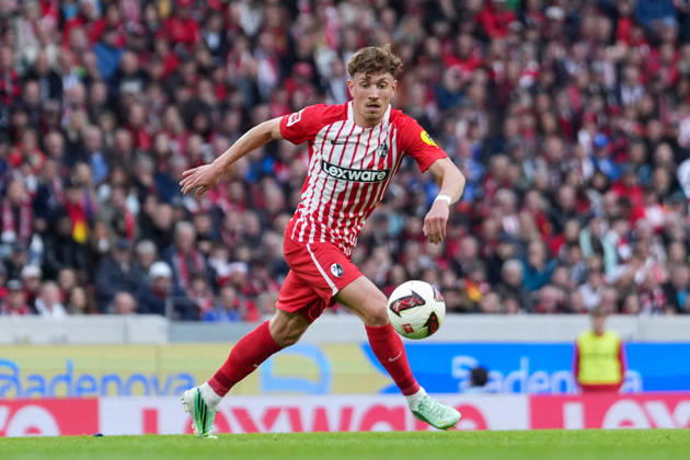 Philipp Treu (SC Freiburg, 29) am Ball , Deutschland, Fussball, 1. Bundesliga, 5.Spieltag, 2026 2027, SC Freiburg vs. FC Schalke 04, 11.10.2026, Europa-Park Stadion, Freiburg Freiburg Europa-Park Stadion Baden-Württemberg Deutschland Copyright: xArnexAmbergx
