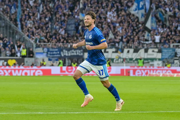 Jubel zum Tor zum 1:1 durch Adrian Gantenbein (FC Schalke 04, 17) GER, SC Freiburg vs Schalke 04, Fussball, Bundesliga, 5. Spieltag, Saison 2026 2027, 11.10.2026 DFL DFB REGULATIONS PROHIBIT ANY USE OF PHOTOGRAPHS AS IMAGE SEQUENCES AND OR QUASI-VIDEO GER, SC Freiburg vs Schalke 04, Fussball, Bundesliga, 5. Spieltag, Saison 2026 2027, 11.10.2026 Freiburg Copyright: xEibner-Pressefotox EP_THS