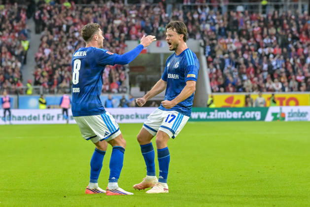 Jubel zum Tor zum 1:1 durch Adrian Gantenbein (FC Schalke 04, 17) mit Robin Gosens (FC Schalke 04, 08) GER, SC Freiburg vs Schalke 04, Fussball, Bundesliga, 5. Spieltag, Saison 2026 2027, 11.10.2026 DFL DFB REGULATIONS PROHIBIT ANY USE OF PHOTOGRAPHS AS IMAGE SEQUENCES AND OR QUASI-VIDEO GER, SC Freiburg vs Schalke 04, Fussball, Bundesliga, 5. Spieltag, Saison 2026 2027, 11.10.2026 Freiburg Copyright: xEibner-Pressefotox EP_THS