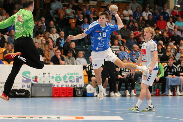 11.10.2026 Handball Herren 2026 2027 2. Handball-Bundesliga 7. Spieltag Dessau-Roßlauer HV 06 - VfL Lübeck-Schwartau Anhalt Arena Dessau David Misovych (Dessau, 18, blau) bei einem Torwurf. Dessau-Roßlau Sachsen-Anhalt Deutschland