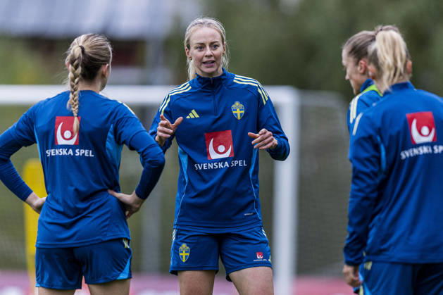261011 Amanda Ilestedt of Sweden during a training session on October 11, 2026 in Stockholm. Photo: Caisa Rasmussen BILDBYRAN COP 353 CR0079 fotboll football soccer fotball träning practice training sverige sweden dam bbeng Copyright: CAISAxRASMUSSEN BB261011CR035