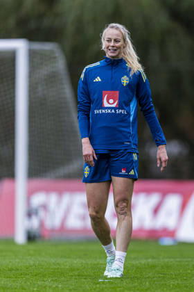 261011 Amanda Ilestedt of Sweden during a training session on October 11, 2026 in Stockholm. Photo: Caisa Rasmussen BILDBYRAN COP 353 CR0079 fotboll football soccer fotball träning practice training sverige sweden dam bbeng Copyright: CAISAxRASMUSSEN BB261011CR036