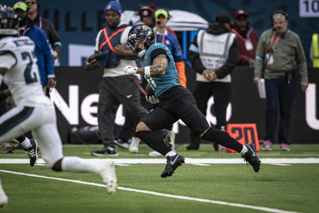 RECORD DATE NOT STATED 11th October 2026; Tottenham Hotspur Stadium, London, England; NFL, American Football Herren, USA International Series American football, Jacksonville Jaguars versus Philadelphia Eagles; Wide receiver Parker Washington of Jacksonville Jaguars scores a touchdown in the first quarter to make the score 7-0 GodfreyxPitt