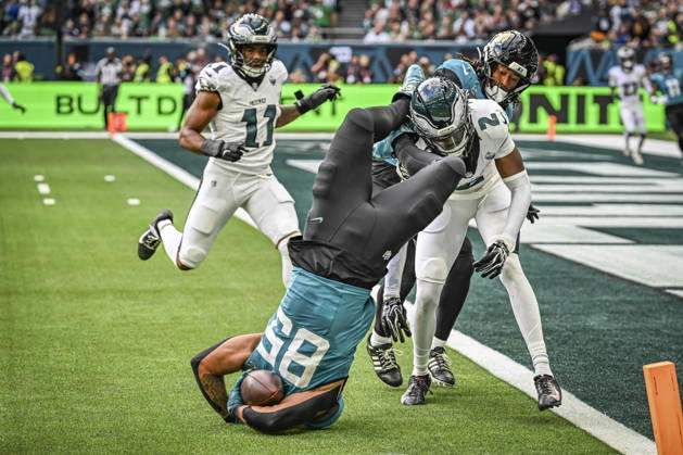 RECORD DATE NOT STATED 11th October 2026; Tottenham Hotspur Stadium, London, England; NFL, American Football Herren, USA International Series American football, Jacksonville Jaguars versus Philadelphia Eagles; Tight End Brenton Strange of Jacksonville Jaguars spins in the air after a tackle by Defensive back Andrew Mukuba of Philadelphia Eagles GodfreyxPitt