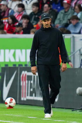 1. Bundesliga: SC Freiburg vs FC Schalke 04, 11.10.2026 Julian Schuster (SC Freiburg, Trainer) 1. Bundesliga: SC Freiburg vs FC Schalke 04, Europa-Park-Stadion, 11.10.2026 DFB DFL REGULATIONS PROHIBIT ANY USE OF PHOTOGRAPHS AS IMAGE SEQUENCES AND OR QUASI-VIDEO. Copyright: xBEAUTIFULxSPORTS Boscox