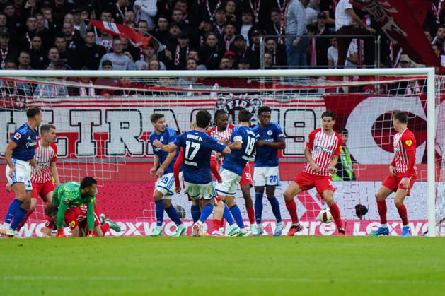 1. Bundesliga: SC Freiburg vs FC Schalke 04, 11.10.2026 Adrian Gantenbein (FC Schalke 04, 17) mit seinem Treffer zum 1:1 1. Bundesliga: SC Freiburg vs FC Schalke 04, Europa-Park-Stadion, 11.10.2026 DFB DFL REGULATIONS PROHIBIT ANY USE OF PHOTOGRAPHS AS IMAGE SEQUENCES AND OR QUASI-VIDEO. Copyright: xBEAUTIFULxSPORTS Boscox