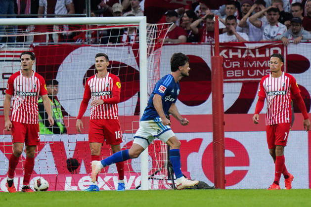 1. Bundesliga: SC Freiburg vs FC Schalke 04, 11.10.2026 Torjubel zum 1:1 durch Adrian Gantenbein (FC Schalke 04, 17) 1. Bundesliga: SC Freiburg vs FC Schalke 04, Europa-Park-Stadion, 11.10.2026 DFB DFL REGULATIONS PROHIBIT ANY USE OF PHOTOGRAPHS AS IMAGE SEQUENCES AND OR QUASI-VIDEO. Copyright: xBEAUTIFULxSPORTS Boscox