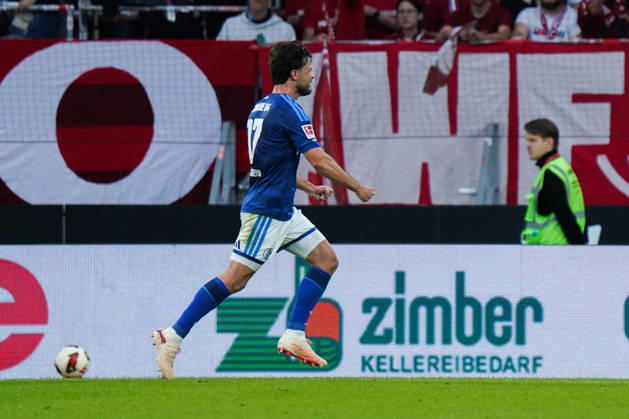 1. Bundesliga: SC Freiburg vs FC Schalke 04, 11.10.2026 Torjubel zum 1:1 durch Adrian Gantenbein (FC Schalke 04, 17) 1. Bundesliga: SC Freiburg vs FC Schalke 04, Europa-Park-Stadion, 11.10.2026 DFB DFL REGULATIONS PROHIBIT ANY USE OF PHOTOGRAPHS AS IMAGE SEQUENCES AND OR QUASI-VIDEO. Copyright: xBEAUTIFULxSPORTS Boscox
