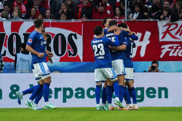 1. Bundesliga: SC Freiburg vs FC Schalke 04, 11.10.2026 Torjubel zum 1:1 durch Adrian Gantenbein (FC Schalke 04, 17) 1. Bundesliga: SC Freiburg vs FC Schalke 04, Europa-Park-Stadion, 11.10.2026 DFB DFL REGULATIONS PROHIBIT ANY USE OF PHOTOGRAPHS AS IMAGE SEQUENCES AND OR QUASI-VIDEO. Copyright: xBEAUTIFULxSPORTS Boscox