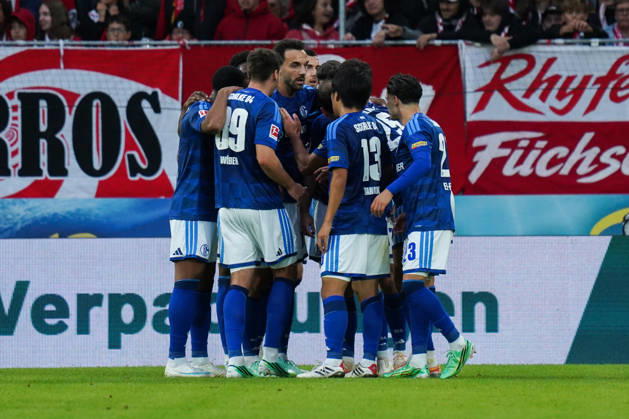 1. Bundesliga: SC Freiburg vs FC Schalke 04, 11.10.2026 Torjubel zum 1:1 durch Adrian Gantenbein (FC Schalke 04, 17) 1. Bundesliga: SC Freiburg vs FC Schalke 04, Europa-Park-Stadion, 11.10.2026 DFB DFL REGULATIONS PROHIBIT ANY USE OF PHOTOGRAPHS AS IMAGE SEQUENCES AND OR QUASI-VIDEO. Copyright: xBEAUTIFULxSPORTS Boscox