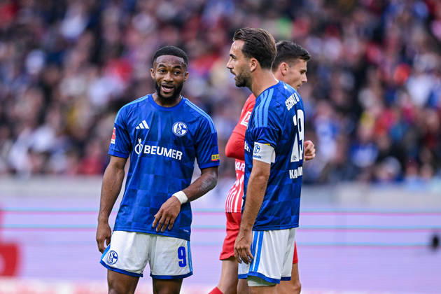 11.10.2026, Fussball, Saison 2026 2027, Bundesliga, SC Freiburg - FC Schalke 04, Moussa Sylla (FC Schalke 04), Kenan Karaman (FC Schalke 04) xRHR-FOTO YYx Copyright: KROEGER RHR-FOTOx RHR-FOTO YY