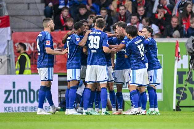 Adrian Gantenbein (FC Schalke 04) Torjubel, jubelt mit seiner Mannschaft nach treffer zum 1:1 waehrend des spiels der 1. Bundesliga zwischen Club Freiburg und FC Schalke 04, Europa-Park Stadion am 11. October 2026 in Freiburg im Breisgau, Deutschland. (Foto von Harry Langer DeFodi Images) +++ Adrian Gantenbein (FC Schalke 04) celebrates after scoring his team s first goal with teammates during the Bundesliga match between Sport-Club Freiburg and FC Schalke 04 at Europa-Park Stadion on October 11, 2026 in Freiburg im Breisgau, Germany. (Photo by Harry Langer DeFodi Images) DFB DFL REGULATIONS PROHIBIT ANY USE OF PHOTOGRAPHS AS IMAGE SEQUENCES AND OR QUASI-VIDEO. (Photo by Harry Langer DeFodi Images) DFB DFL REGULATIONS PROHIBIT ANY USE OF PHOTOGRAPHS AS IMAGE SEQUENCES AND OR QUASI-VIDEO. -