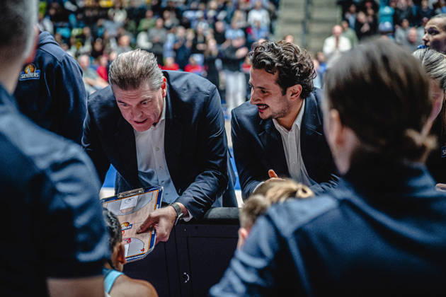 11.10.2026, xhfmx, Basketball easyCredit BBL Bundesliga, Frankfurt Skyliners - Veolia Towers Hamburg v.l. Klaus Perwas (Trainer Skyliners Frankfurt), Sepehr Tarrah (Co-Trainer Skyliners Frankfurt) Frankfurt am Main