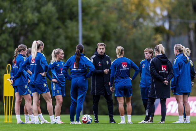 261011 Head coach Tony Gustavsson of Sweden during a training session on October 11, 2026 in Stockholm. Photo: Caisa Rasmussen BILDBYRAN COP 353 CR0079 fotboll football soccer fotball träning practice training sverige sweden dam bbeng Copyright: CAISAxRASMUSSEN BB261011CR049