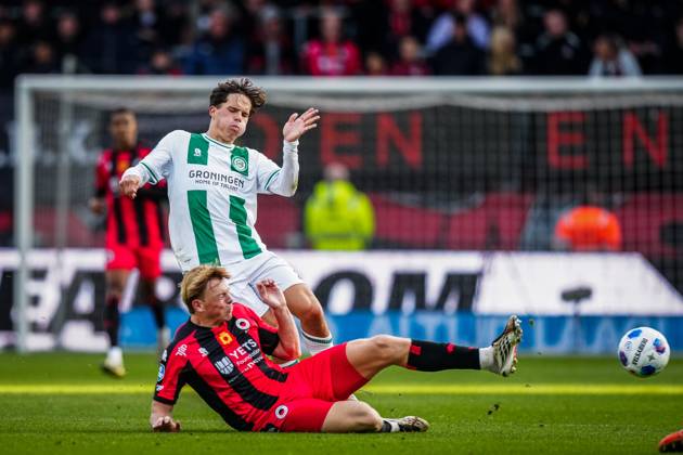 ROTTERDAM , 11-10-2026 , Stadium Woudestein , season 2026 2027 , Dutch Eredivisie football , match between Excelsior Rotterdam and FC Groningen , picture shows FC Groningen player Thom van Bergen and Excelsior Rotterdam player Jan Plug Excelsior - Groningen  x208176419x Copyright: