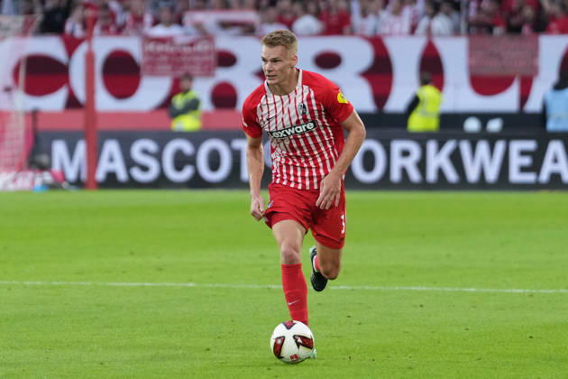 Philipp Lienhart (SC Freiburg, 03) am Ball , Deutschland, Fussball, 1. Bundesliga, 5.Spieltag, 2026 2027, SC Freiburg vs. FC Schalke 04, 11.10.2026, Europa-Park Stadion, Freiburg Freiburg Europa-Park Stadion Baden-Württemberg Deutschland Copyright: xArnexAmbergx
