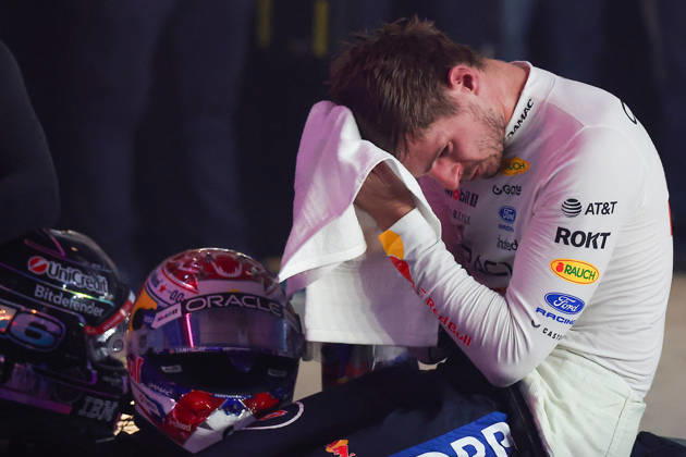 Max Verstappen wins 2026 Formula 1 Singapore Grand Prix SINGAPORE - OCT 11: Red Bull Racing s driver wipes his hair Max Verstappen after winning the Formula 1 Singapore Grand Prix at the Marina Bay Street Circuit in Singapore on October 11, 2026. Daniel Ceng Anadolu Singapore Singapore. Editorial use only. Please get in touch for any other usage. Copyright: x2026xAnadoluxDanielxCengx