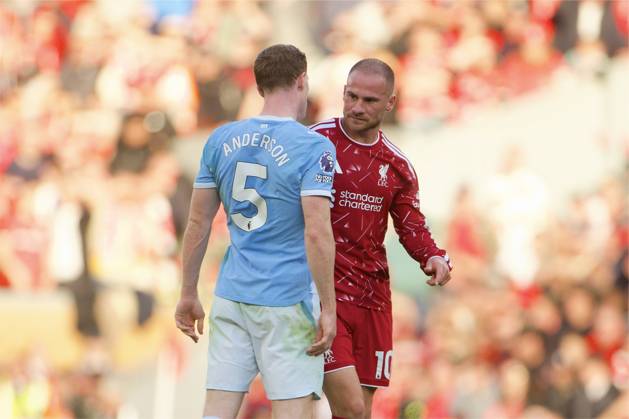 RECORD DATE NOT STATED Football - FA Premier League - Liverpool FC v Manchester City FC LIVERPOOL, ENGLAND - Sunday, October 11, 2026: Liverpool s Alexis Mac Allister and Manchester City s Elliot Anderson (L) during the FA Premier League match between Liverpool FC and Manchester City FC at Anfield. (Photo by David Rawcliffe Propaganda) LIVERPOOL Anfield MERSEYSIDE ENGLAND  Copyright: xDavidxRawcliffex 2026-10-11-Liverpool_v_Man_City-043