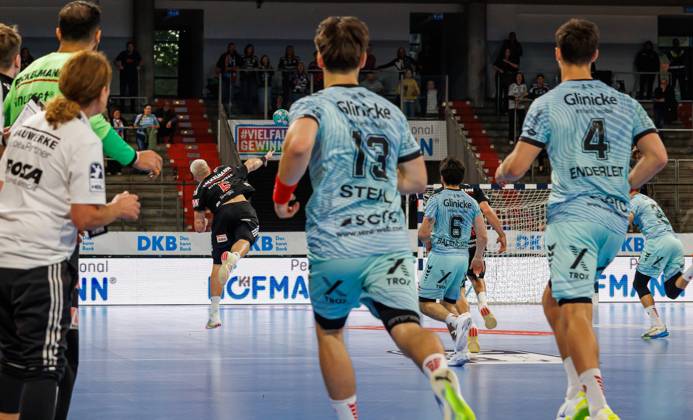 11.10.2026 - Handball - 1. Bundesliga OPEL HBL - Saison 2026 2027 - 08. Spieltag: HC Erlangen Metropolregion Nürnberg HCE - MT Melsungen - DaMa - xdaxmax - Marek Nissen (6, HC Erlangen HCE ) mit letztem Tor kurz vor Abpfiff zum Sieg für den HCE