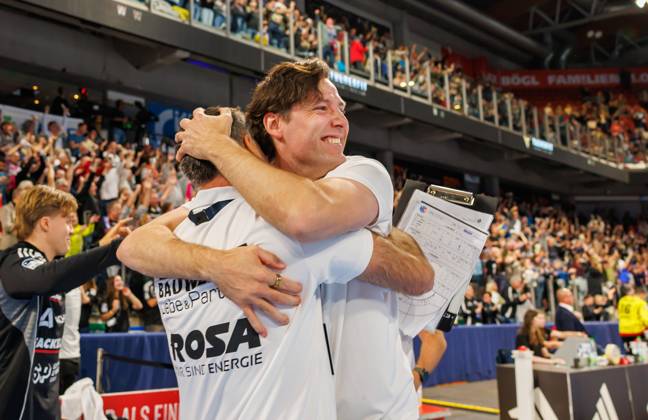 11.10.2026 - Handball - 1. Bundesliga OPEL HBL - Saison 2026 2027 - 08. Spieltag: HC Erlangen Metropolregion Nürnberg HCE - MT Melsungen - DaMa - xdaxmax - Jubel Freude nach Spielende - Johannes Sellin ( Trainer HC Erlangen HCE ) freut sich Freude jubelt Jubel