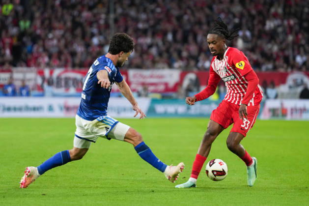 1. Bundesliga: SC Freiburg vs FC Schalke 04, 11.10.2026 Zweikampf zwischen Adrian Gantenbein (FC Schalke 04, 17) und Jordy Makengo (SC Freiburg, 33) 1. Bundesliga: SC Freiburg vs FC Schalke 04, Europa-Park-Stadion, 11.10.2026 DFB DFL REGULATIONS PROHIBIT ANY USE OF PHOTOGRAPHS AS IMAGE SEQUENCES AND OR QUASI-VIDEO. Copyright: xBEAUTIFULxSPORTS Boscox