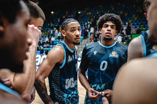 11.10.2026, xhfmx, Basketball easyCredit BBL Bundesliga, Frankfurt Skyliners - Veolia Towers Hamburg v.l. Judah Mintz (Skyliners Frankfurt), Jamie Edoka (Skyliners Frankfurt) Frankfurt am Main