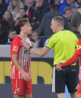 11.10.2026, xblx, Fussball 1.Bundesliga, SC Freiburg - FC Schalke 04 v.l. Maximilian Eggestein (SC Freiburg), Schiedsrichter Martin Petersen (DFL DFB REGULATIONS PROHIBIT ANY USE OF PHOTOGRAPHS as IMAGE SEQUENCES and or QUASI-VIDEO) Freiburg