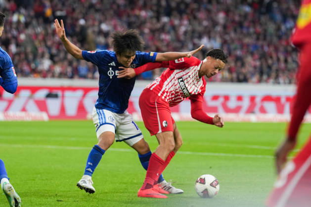 1. Bundesliga: SC Freiburg vs FC Schalke 04, 11.10.2026 Zweikampf zwischen Satoshi Tanaka (FC Schalke 04, 13) und Derry Scherhant (SC Freiburg, 7) 1. Bundesliga: SC Freiburg vs FC Schalke 04, Europa-Park-Stadion, 11.10.2026 DFB DFL REGULATIONS PROHIBIT ANY USE OF PHOTOGRAPHS AS IMAGE SEQUENCES AND OR QUASI-VIDEO. Copyright: xBEAUTIFULxSPORTS Boscox