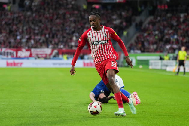 1. Bundesliga: SC Freiburg vs FC Schalke 04, 11.10.2026 Zweikampf zwischen Adrian Gantenbein (FC Schalke 04, 17) und Jordy Makengo (SC Freiburg, 33) 1. Bundesliga: SC Freiburg vs FC Schalke 04, Europa-Park-Stadion, 11.10.2026 DFB DFL REGULATIONS PROHIBIT ANY USE OF PHOTOGRAPHS AS IMAGE SEQUENCES AND OR QUASI-VIDEO. Copyright: xBEAUTIFULxSPORTS Boscox