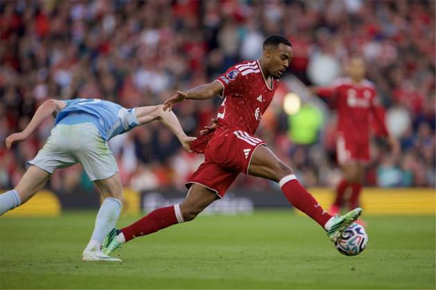 RECORD DATE NOT STATED Football - FA Premier League - Liverpool FC v Manchester City FC LIVERPOOL, ENGLAND - Sunday, October 11, 2026: Liverpool s Ryan Gravenberch has his shirt pulled by Manchester City s Elliot Anderson (L) during the FA Premier League match between Liverpool FC and Manchester City FC at Anfield. (Photo by David Rawcliffe Propaganda) LIVERPOOL Anfield MERSEYSIDE ENGLAND  Copyright: xDavidxRawcliffex 2026-10-11-Liverpool_v_Man_City-074