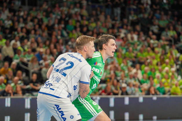 Im Bild: Adam Nyfjaell (TBV Lemgo Lippe, 22), Frederik Simak (Fuechse Berlin, 9) 11.10.2026, Fuechse Berlin - TVB Lemgo Lippe, HBL, Handball-Bundesliga, Saison 2026 27, Max-Schmeling-Halle Copyright: HMBxMedia xPascalxSpanehl