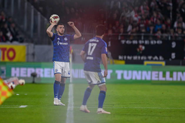 11.10.2026, Fussball, Saison 2026 2027, Bundesliga, SC Freiburg - FC Schalke 04, Hasan Kurucay (FC Schalke 04), Adrian Gantenbein (FC Schalke 04) xRHR-FOTO YYx Copyright: KROEGER RHR-FOTOx RHR-FOTO YY