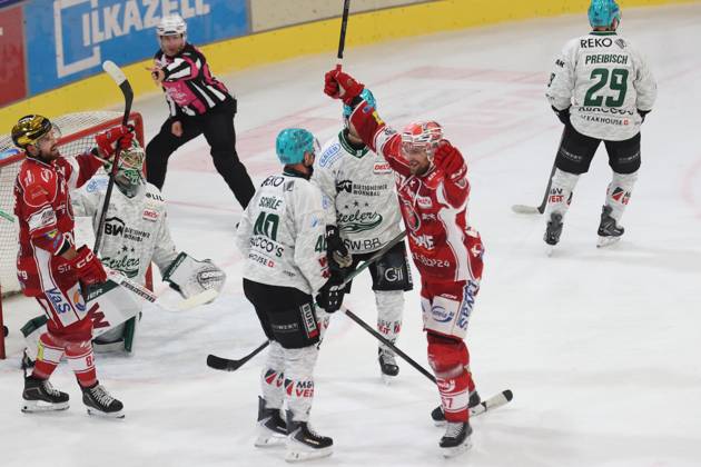 Sahnpark Crimmitschau 11.10.2026 Saison 2026 27 Eishockey 2. Bundesliga Hauptrunde Spiel 8. Kunsteisstadion Sachsen Sachsenderby Derby Eispiraten Eispiraten - Bietigheim Steelers Jubel Crimmitschau nach dem 1:0 Crimmitschau Sachsen Germany