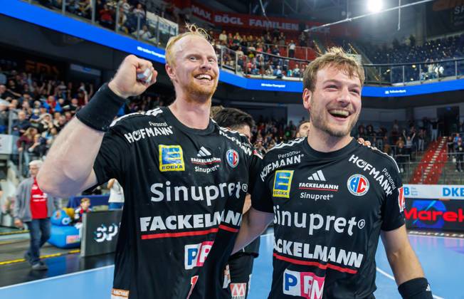 11.10.2026 - Handball - 1. Bundesliga OPEL HBL - Saison 2026 2027 - 08. Spieltag: HC Erlangen Metropolregion Nürnberg HCE - MT Melsungen - DaMa - xdaxmax - Jubel Freude nach Spielende - Sebastian Firnhaber (18, HC Erlangen HCE ) Frieder Bandlow (2, HC Erlangen HCE )
