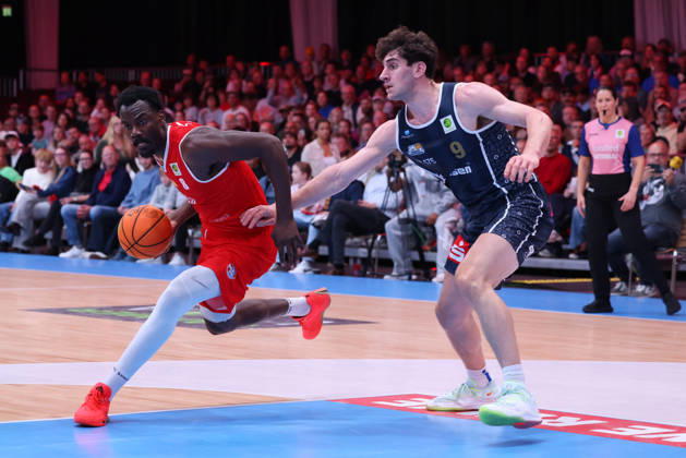 v.l. Nat Diallo (RheinStars Koeln 08), Dominic Parolin (Eisbaeren Bremerhaven 09) GER, RheinStars Koeln vs. Eisbaeren Bremerhaven, Basketball, ProA, 4. Spieltag, Spielzeit 2026 2027, 11.10.2026 GER, RheinStars Koeln vs. Eisbaeren Bremerhaven, Basketball, ProA, 4. Spieltag, Spielzeit 2026 2027, 11.10.2026 RheinStars Koeln Copyright: xEibner-Pressefoto ThomasxStoeckerx EP_TSR