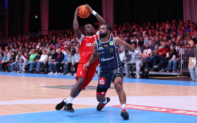 v.l. Antonio Williams (RheinStars Koeln 01), Tyreese Blunt (Eisbaeren Bremerhaven 00) GER, RheinStars Koeln vs. Eisbaeren Bremerhaven, Basketball, ProA, 4. Spieltag, Spielzeit 2026 2027, 11.10.2026 GER, RheinStars Koeln vs. Eisbaeren Bremerhaven, Basketball, ProA, 4. Spieltag, Spielzeit 2026 2027, 11.10.2026 RheinStars Koeln Copyright: xEibner-Pressefoto ThomasxStoeckerx EP_TSR