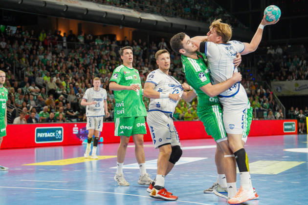 Im Bild:Im Zweikampf 11.10.2026, Fuechse Berlin - TVB Lemgo Lippe, HBL, Handball-Bundesliga, Saison 2026 27, Max-Schmeling-Halle Copyright: HMBxMedia xPascalxSpanehl