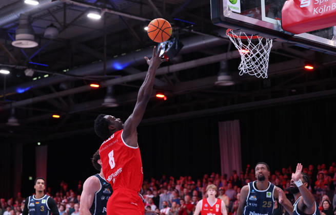 Nat Diallo (RheinStars Koeln 08) beim Korbwurf Garai Zeeb (Eisbaeren Bremerhaven 03) und Jeremiah Oden (Eisbaeren Bremerhaven 25) schauen zu. GER, RheinStars Koeln vs. Eisbaeren Bremerhaven, Basketball, ProA, 4. Spieltag, Spielzeit 2026 2027, 11.10.2026 GER, RheinStars Koeln vs. Eisbaeren Bremerhaven, Basketball, ProA, 4. Spieltag, Spielzeit 2026 2027, 11.10.2026 RheinStars Koeln Copyright: xEibner-Pressefoto ThomasxStoeckerx EP_TSR