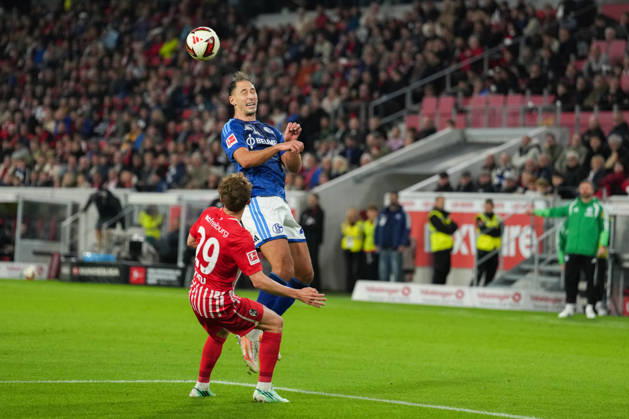 1. Bundesliga: SC Freiburg vs FC Schalke 04, 11.10.2026 Kopfball von Nikola KatiÄ‡ (FC Schalke 04, 25) 1. Bundesliga: SC Freiburg vs FC Schalke 04, Europa-Park-Stadion, 11.10.2026 DFB DFL REGULATIONS PROHIBIT ANY USE OF PHOTOGRAPHS AS IMAGE SEQUENCES AND OR QUASI-VIDEO. Copyright: xBEAUTIFULxSPORTS Boscox