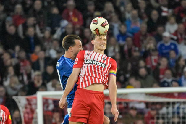 Maximilian Eggestein (SC Freiburg, 08), Kenan Karaman (FC Schalke 04, 19) im Kopfballduell. GER, SC Freiburg vs Schalke 04, Fussball, Bundesliga, 5. Spieltag, Saison 2026 2027, 11.10.2026 DFL DFB REGULATIONS PROHIBIT ANY USE OF PHOTOGRAPHS AS IMAGE SEQUENCES AND OR QUASI-VIDEO GER, SC Freiburg vs Schalke 04, Fussball, Bundesliga, 5. Spieltag, Saison 2026 2027, 11.10.2026 Freiburg Copyright: xEibner-Pressefotox EP_THS