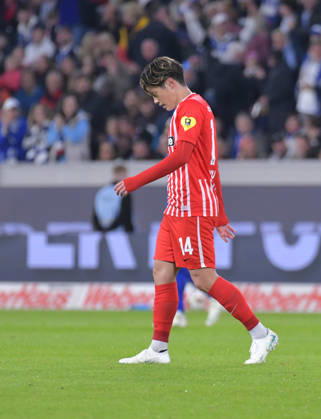 11.10.2026, xblx, Fussball 1.Bundesliga, SC Freiburg - FC Schalke 04 v.l. Gelbe Rote Karte gelbrote, Ampelkarte fuer Yuito Suzuki (SC Freiburg) (DFL DFB REGULATIONS PROHIBIT ANY USE OF PHOTOGRAPHS as IMAGE SEQUENCES and or QUASI-VIDEO) Freiburg