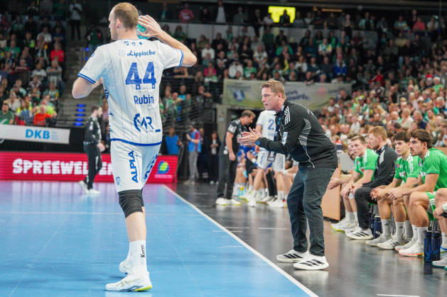 Im Bild: Nicolej Krickau (Fuechse Berlin, Trainer), Jubel 11.10.2026, Fuechse Berlin - TVB Lemgo Lippe, HBL, Handball-Bundesliga, Saison 2026 27, Max-Schmeling-Halle Copyright: HMBxMedia xPascalxSpanehl