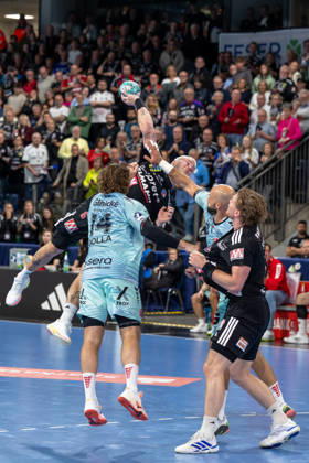 Marek Nissen (HC Erlangen, 06) beim Wurf in der Luft. GER, HC Erlangen vs. MT Melsungen, Handball, Opel Handball-Bundesliga, 8. Spieltag, Spielzeit 2026 2027, 11.10.2026 GER, HC Erlangen vs. MT Melsungen, Handball, Opel Handball-Bundesliga, 8. Spieltag, Spielzeit 2026 2027, 11.10.2026 Nuernberg Copyright: xEibner-Pressefoto ArdanxFuessmanx EP_AFN
