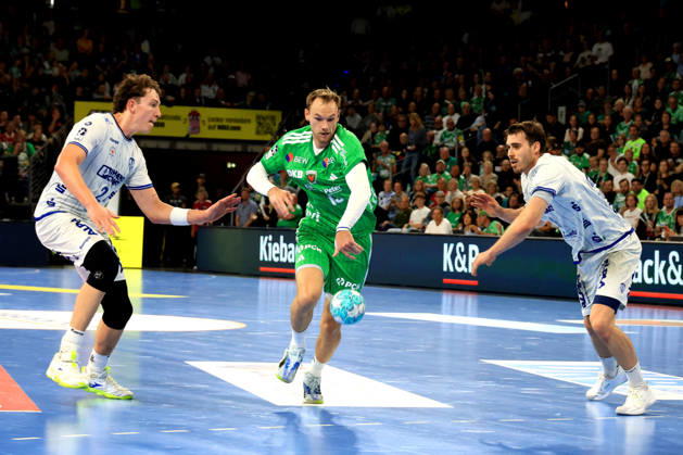 11.10.2026, GER Deutschland, Handball, 1.Bundesliga, 27.08.2026, Saison 2026 2027, Berlin, Fuechse Berlin vs TBV Lemgo Lippe Mathias Gidsel ( Fuechse Berlin 19 ), Joel Willecke ( Lemgo 24 ), Hendrik Wagner ( Lemgo 28 ) nordphoto GmbH Engler Berlin Max-Schmeling-Halle Berlin Deutschland Copyright: xNordphotox xEnglerx