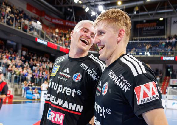 11.10.2026 - Handball - 1. Bundesliga OPEL HBL - Saison 2026 2027 - 08. Spieltag: HC Erlangen Metropolregion Nürnberg HCE - MT Melsungen - DaMa - xdaxmax - Jubel Freude nach Spielende - Christopher Bissel (21, HC Erlangen HCE ) Sander Andreassen Overjordet ( 8, HC Erlangen HCE )