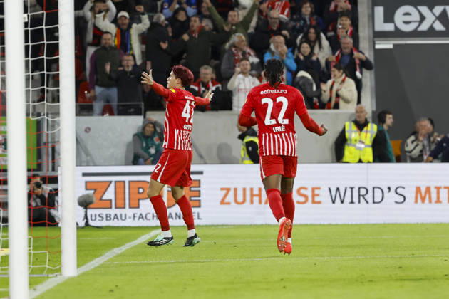 Torjubel SC Freiburg beim 2:1 durch Keisuke Goto (SC Freiburg, 42), Freude, Begeisterung, positive Emotionen, Torerfolg , Deutschland, Fussball, 1. Bundesliga, 5.Spieltag, 2026 2027, SC Freiburg vs. FC Schalke 04, 11.10.2026, Freiburg im Breisgau Europa-Park Stadion Deutschland Copyright: xGrantxHubbsx