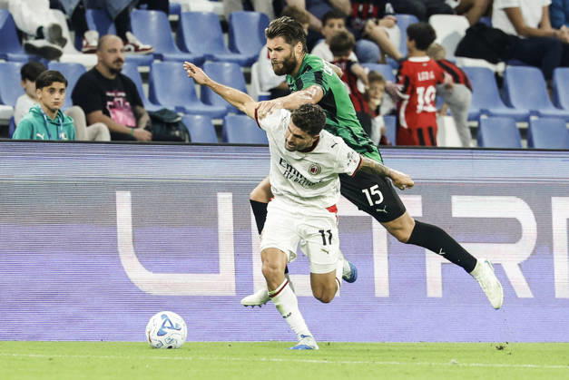 October 11, 2026, Reggio Emilia, REGGIO EMILIA: Sassuolo s Duje ?aleta-Car (R) and Milan™s Christian Pulisic in action during the Italian Serie A soccer match US Sassuolo vs AC Milan at Mapei Stadium in Reggio Emilia, Italy, 11 October 2026. ANSA ELISABETTA BARACCHI. Serie A: Sassuolo-Milan  - ZUMAa110 20261011_zaf_a110_068 Copyright: xElisabettaxBaracchix