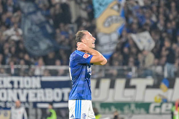 Nikola Katic (FC Schalke 04, 25) nach Spielende. GER, SC Freiburg vs Schalke 04, Fussball, Bundesliga, 5. Spieltag, Saison 2026 2027, 11.10.2026 DFL DFB REGULATIONS PROHIBIT ANY USE OF PHOTOGRAPHS AS IMAGE SEQUENCES AND OR QUASI-VIDEO GER, SC Freiburg vs Schalke 04, Fussball, Bundesliga, 5. Spieltag, Saison 2026 2027, 11.10.2026 Freiburg Copyright: xEibner-Pressefotox EP_THS