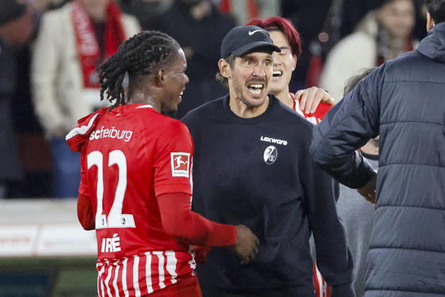 Cyriaque Irie (SC Freiburg, 22) und Julian Schuster (SC Freiburg, Trainer) nach dem Spiel , Deutschland, Fussball, 1. Bundesliga, 5.Spieltag, 2026 2027, SC Freiburg vs. FC Schalke 04, 11.10.2026, Freiburg im Breisgau Europa-Park Stadion Deutschland Copyright: xGrantxHubbsx