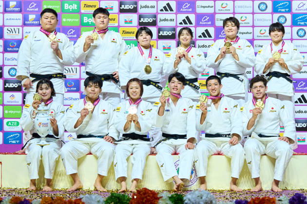 Japan team group, Mannschaftsbild, Totale (JPN), OCTOBER 11, 2026 -Judo : World Judo Championships BAKU2026 Mixed teams Medal Ceremony at National Gymnastics Arena in Baku, Azerbaijan.  aflo_355108721 KenxAsakurax